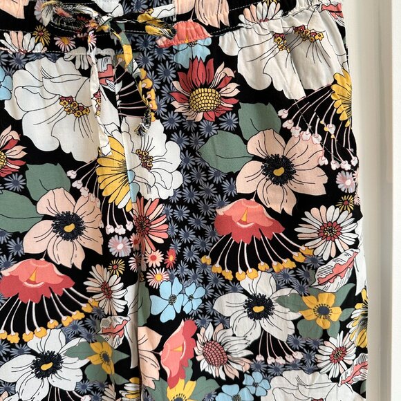 Floral Oneill Capri Pants - Picture 3 of 4